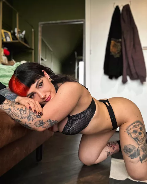 4ft 8” tall but thicc where it counts 😈