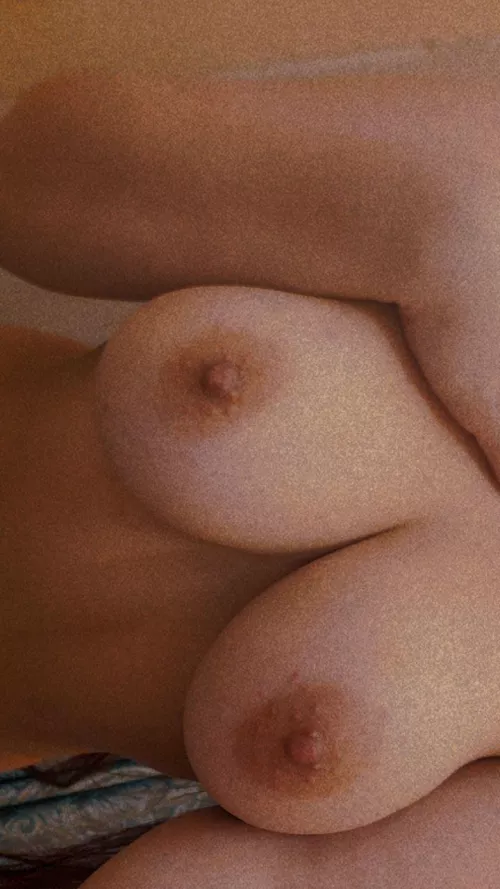 Are you big enough to fit between them?.. 🥺🤤🥺