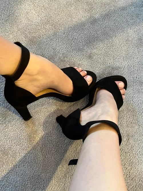 Do you like seeing my feet in these high heels?