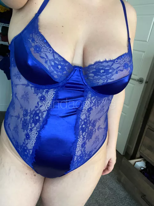 Do you think the pizza guy will appreciate if I open the door like this?