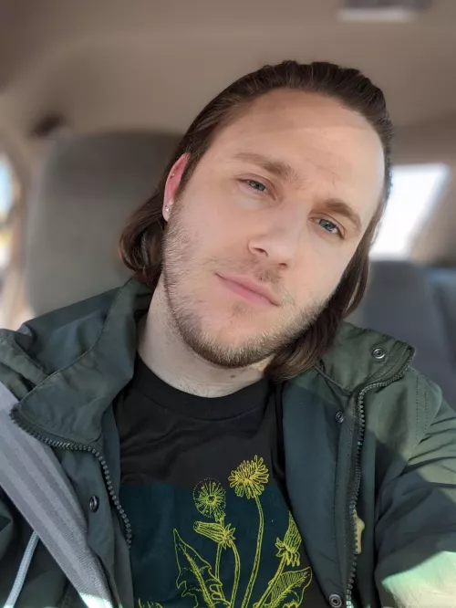 Fun fact: Ear piercing is cute until your ear is tomato red 🤠🍅