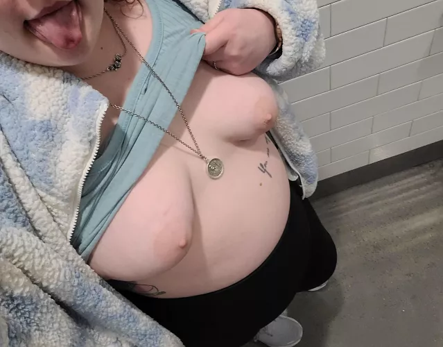 Having a good time tonight 😌 ☺️ 🤗