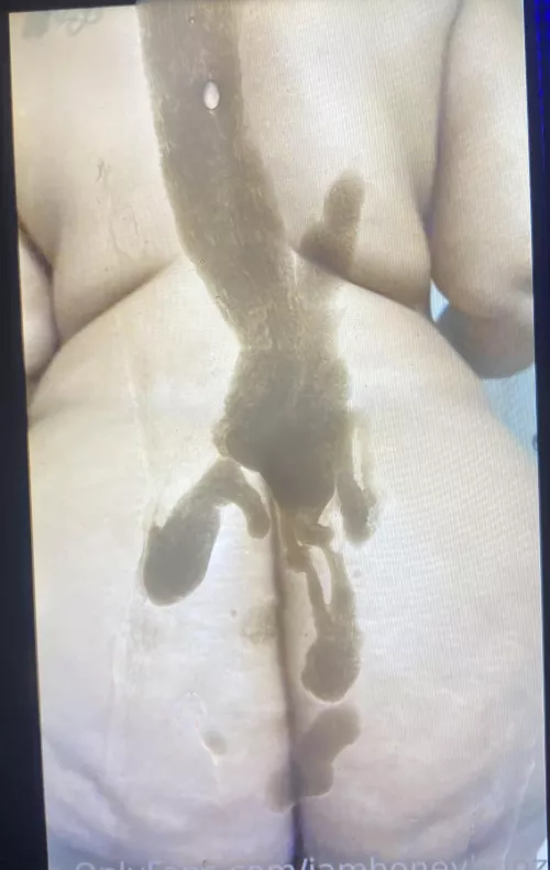 Her humongous ass made me nutt THREE TIMES!!! 😩🍆💦💦💦