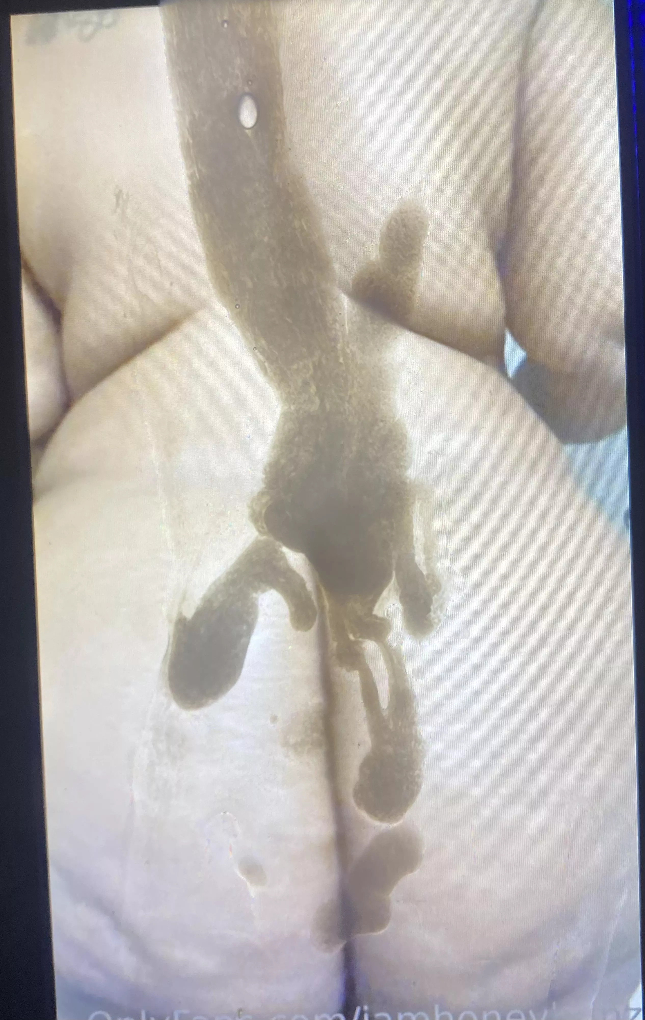 Her humongous ass made me nutt THREE TIMES!!! 😩🍆💦💦💦