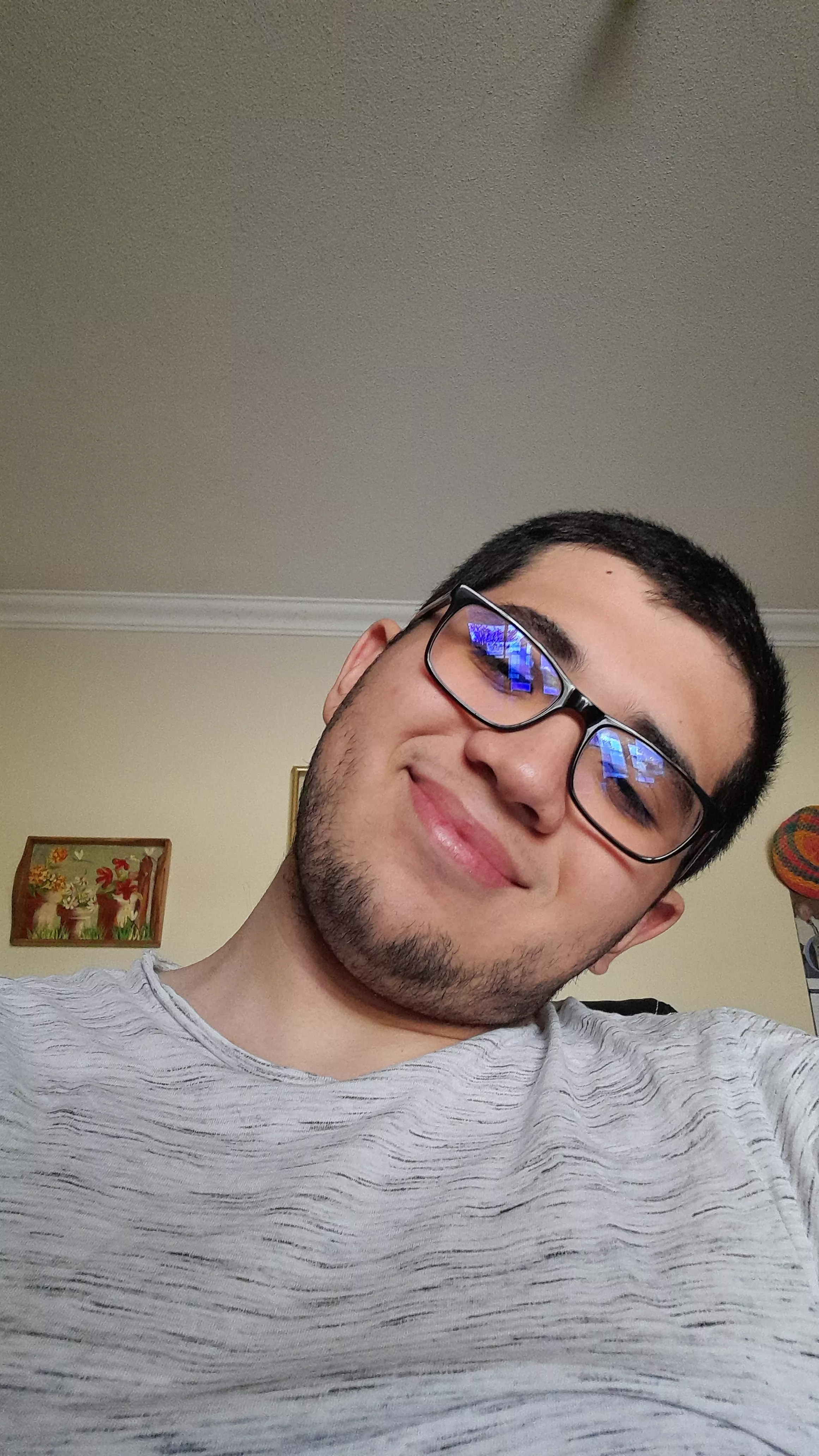 Hi! Does anybody play Minecraft (Java), Fortnite or Smash? Feel free to let me know! I need some gayming buddies 😅👉👈