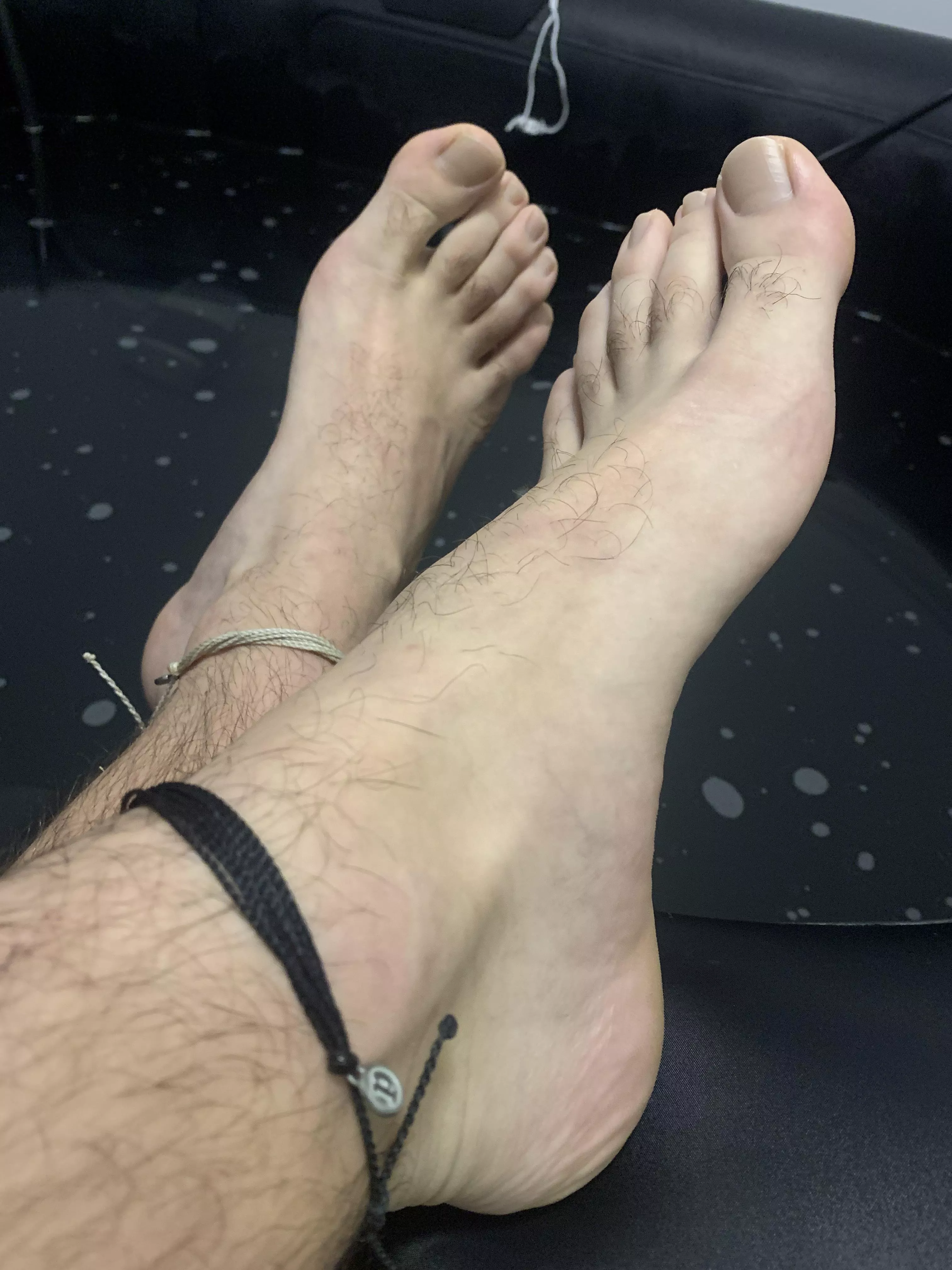 How do we feel about anklets here? 👀