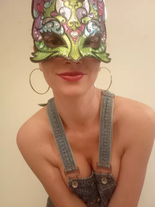 I know you wouldn't be able to keep your eyes off them if I was your boss ....