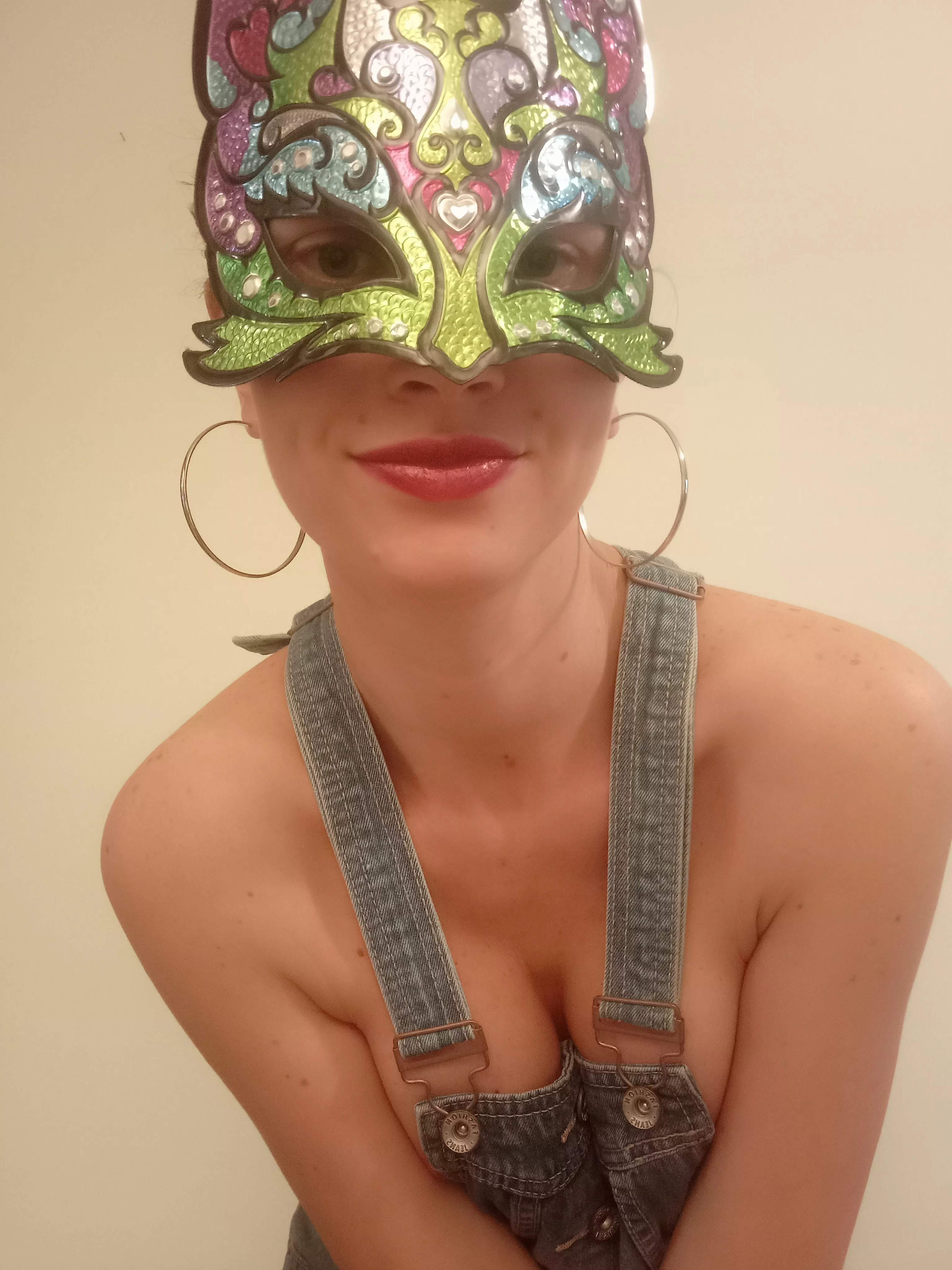 I know you wouldn't be able to keep your eyes off them if I was your boss ....