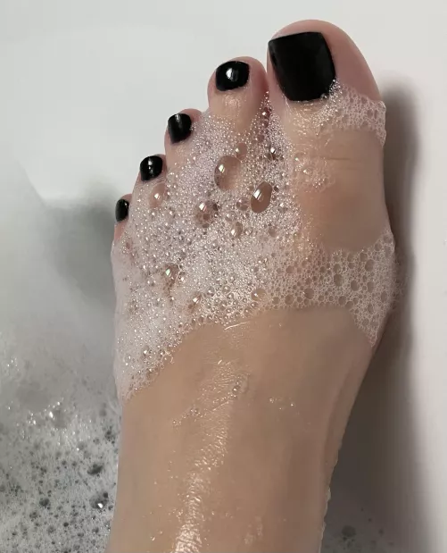 I love a good soak in the morning 🖤🛁🖤