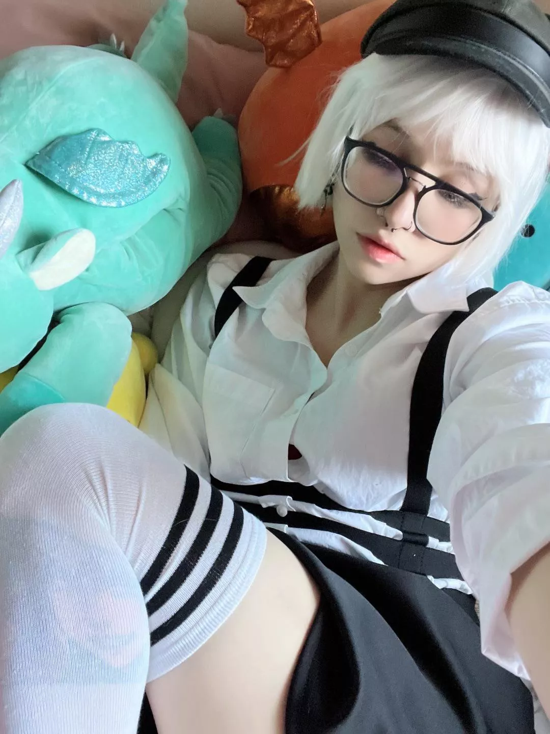 I love having plushies all around me :3