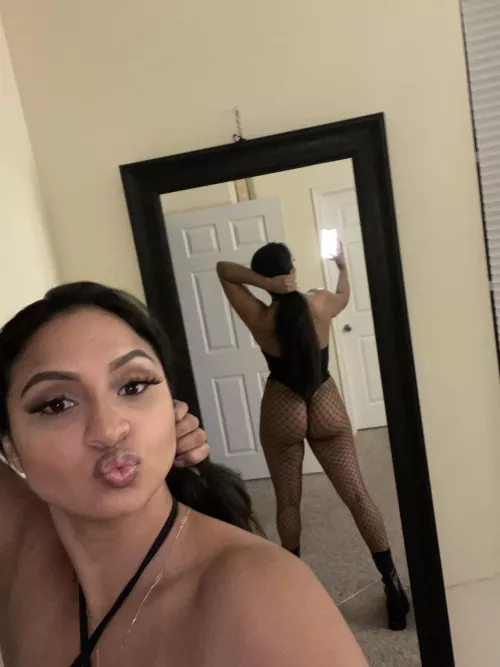 I need a finger in my ass [F]