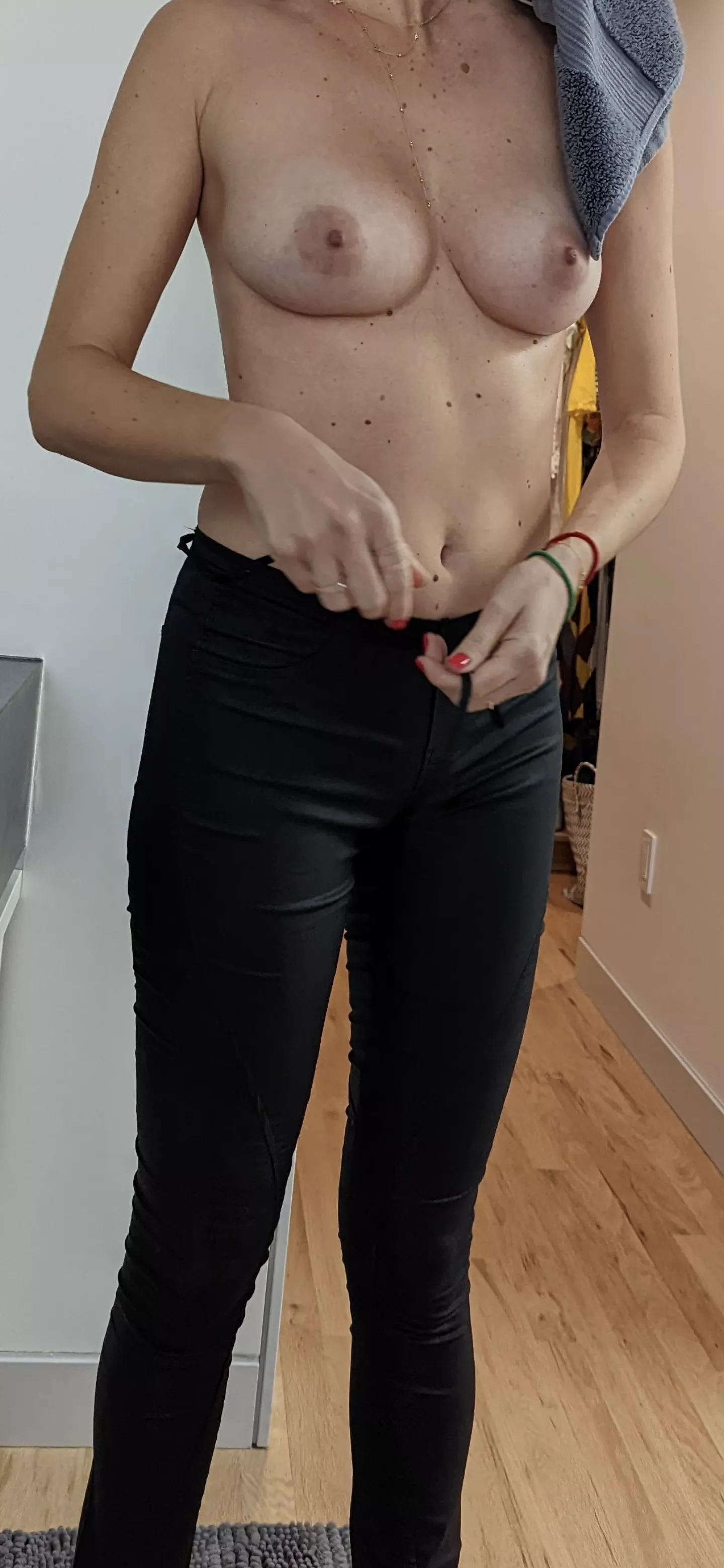 I would love to be entertained by a younger guy (39f)