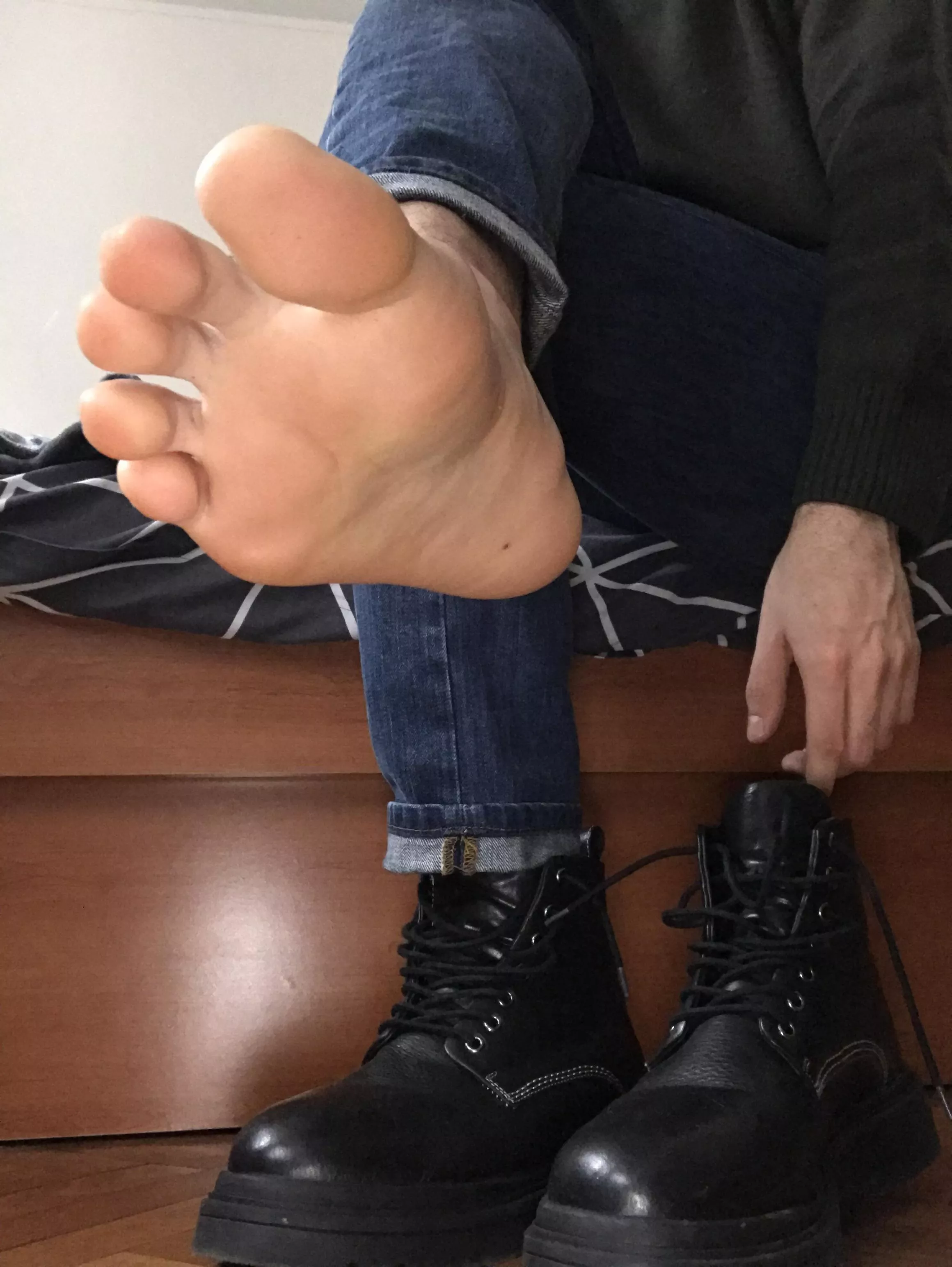 I’m in need of a tongue to clean my feet and boots. Are you up to the task?