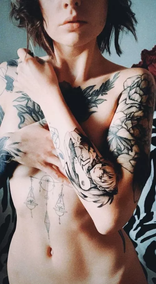 Kiss my tummy while you go lower 😏 [img]