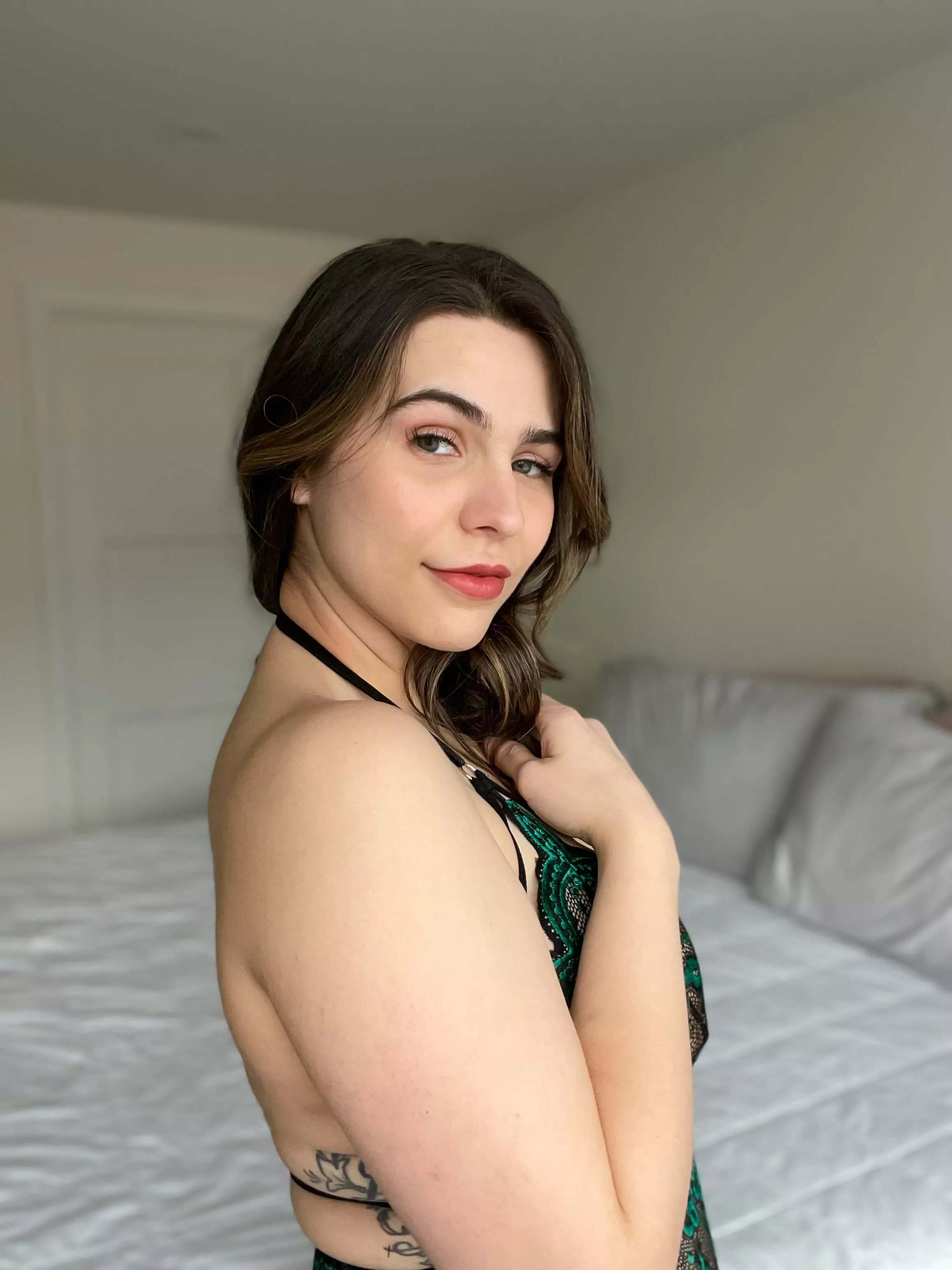 Mild little tease of a milf [F]