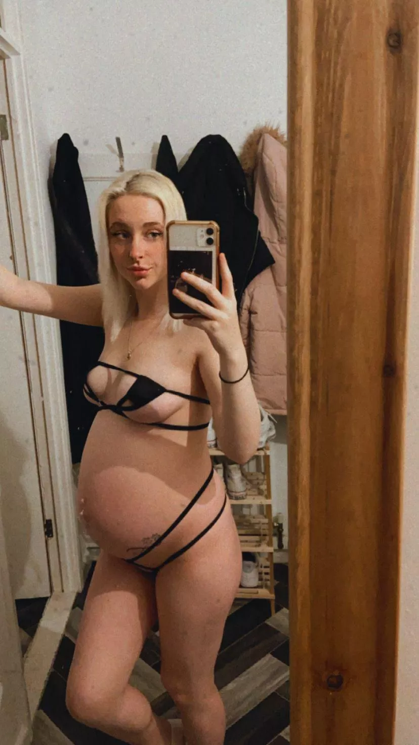 Momma needs attention🥺