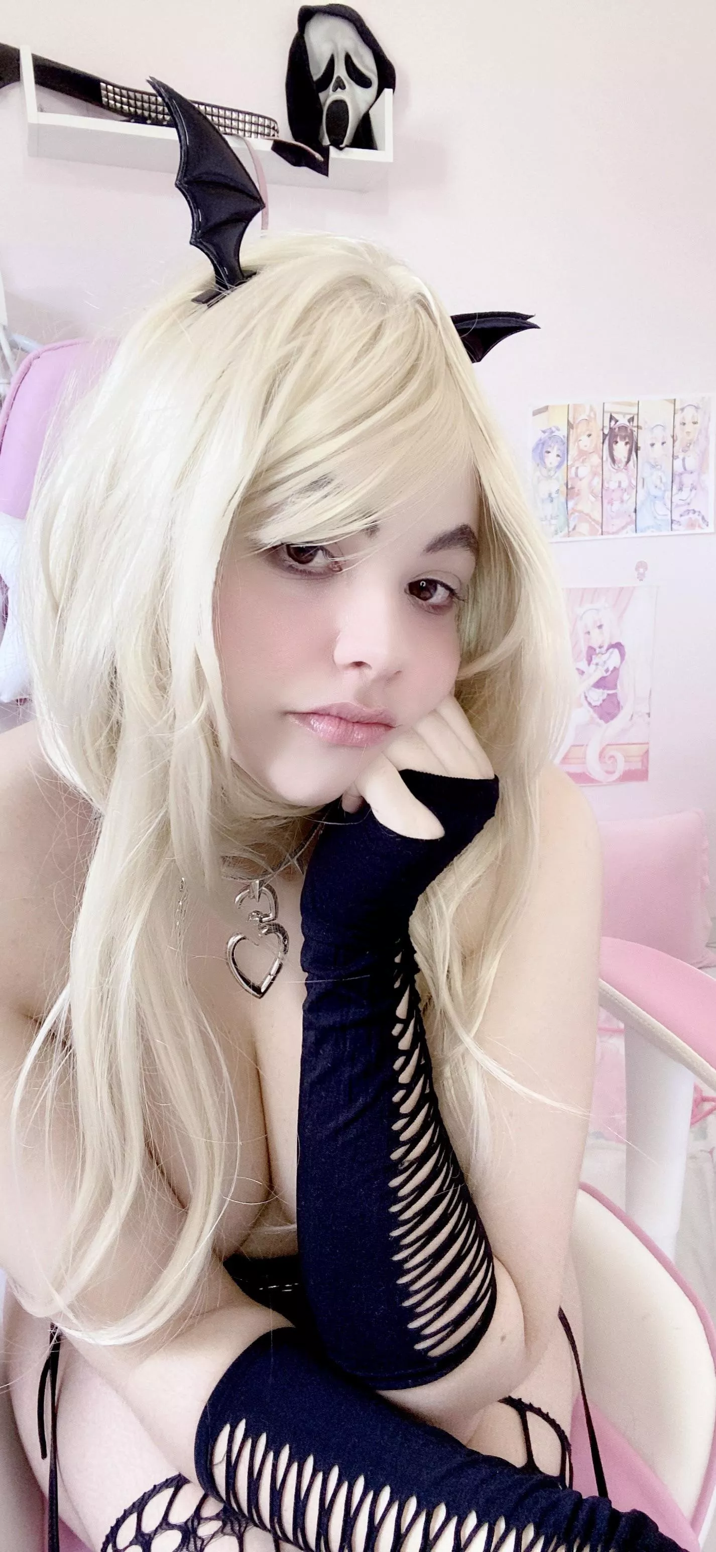 my application to be your goth cosplayer gf