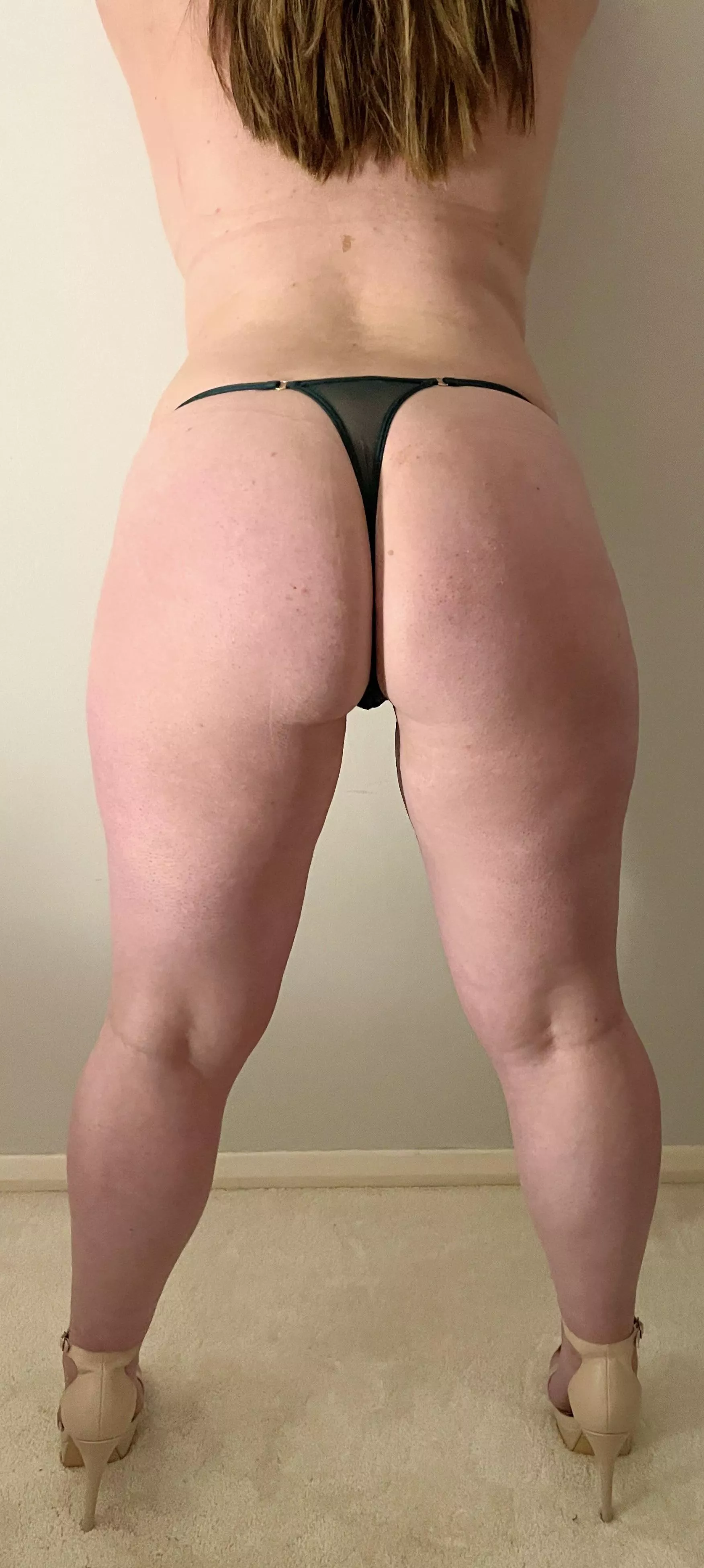 My wife’s incredible ass…🥵