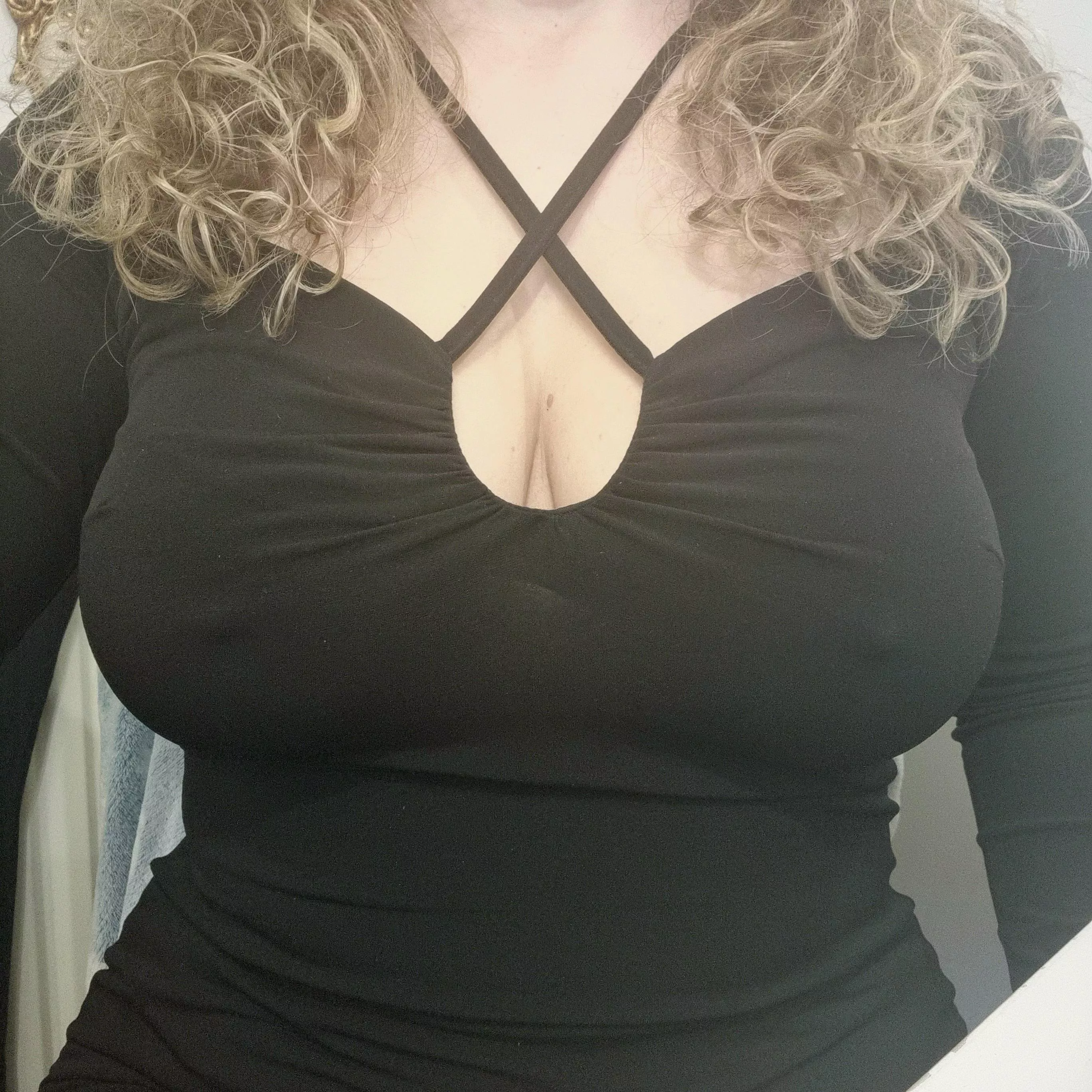 Natural end-thirties boobies 🤘