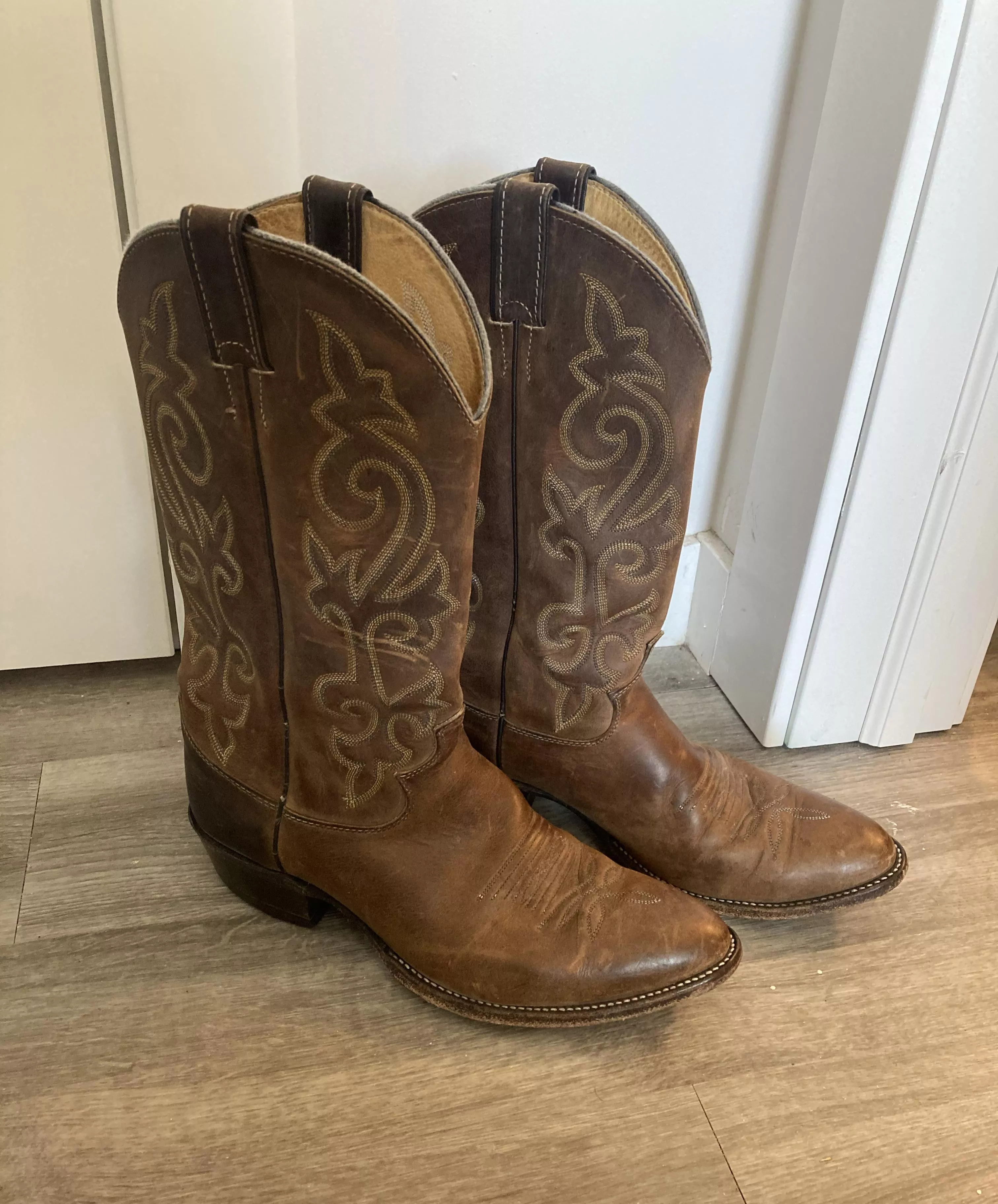 New pair for the collection… Justin 2253 ($13 thrift find)