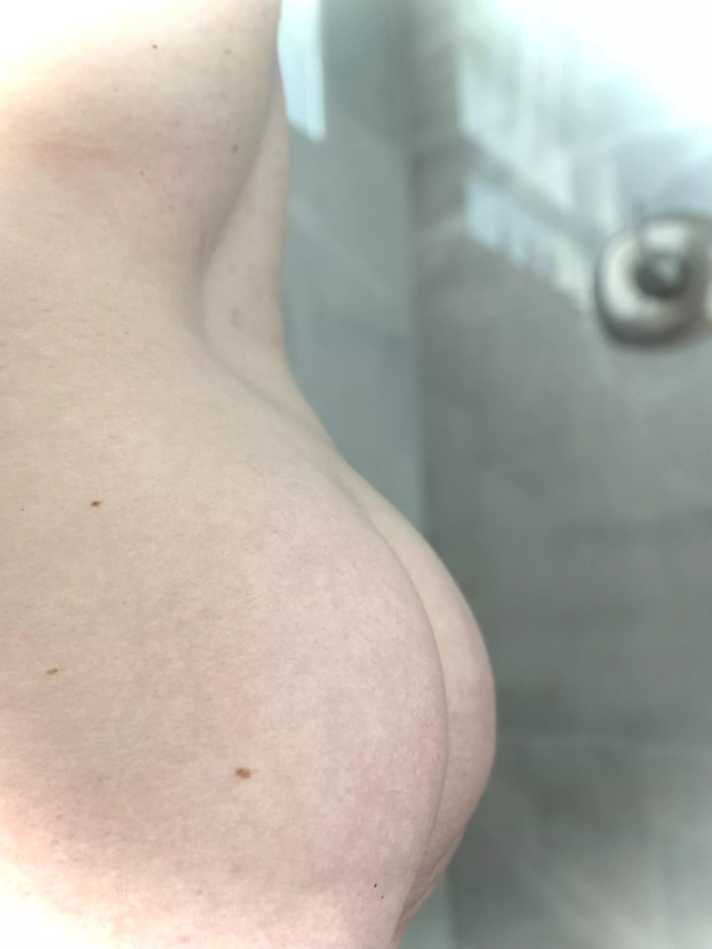 Shower time [f]…who’s joining?🚿