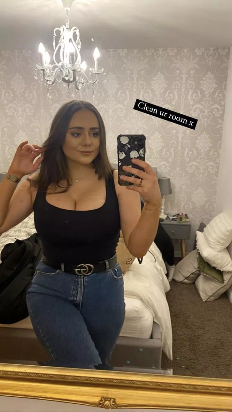 Think her room isn’t the dirtiest thing in this photo