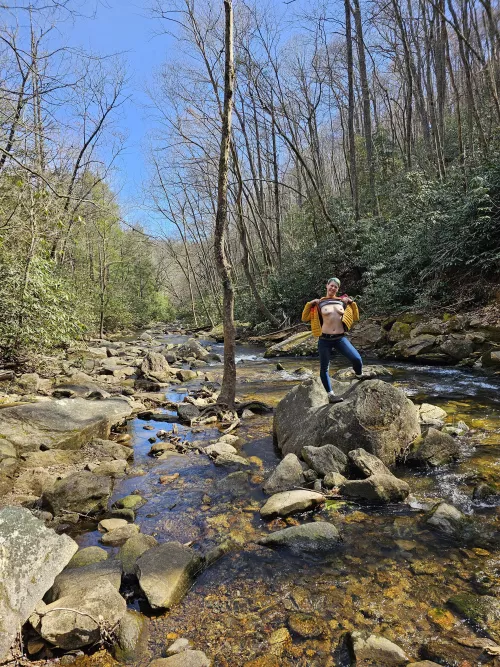 Thought I could add a bit to the scenery 🥰