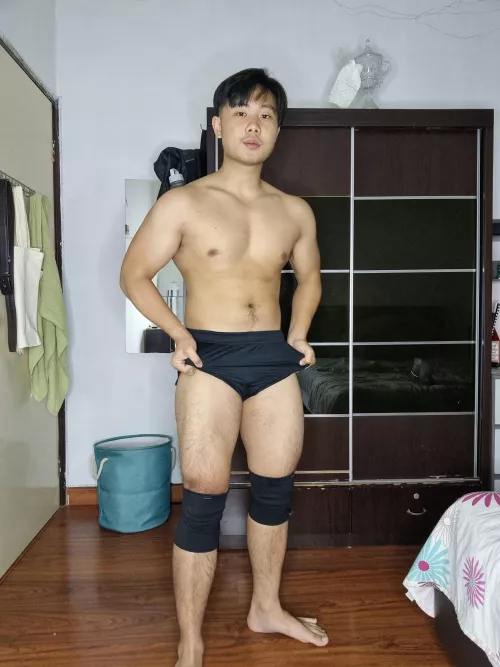 Thought I looked good in my new knee slips 🤭