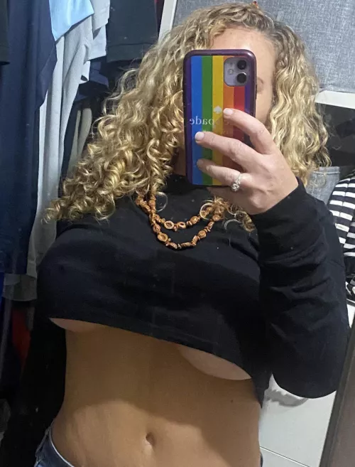 Try to Focus on those perfect curls and not those perfect tits!