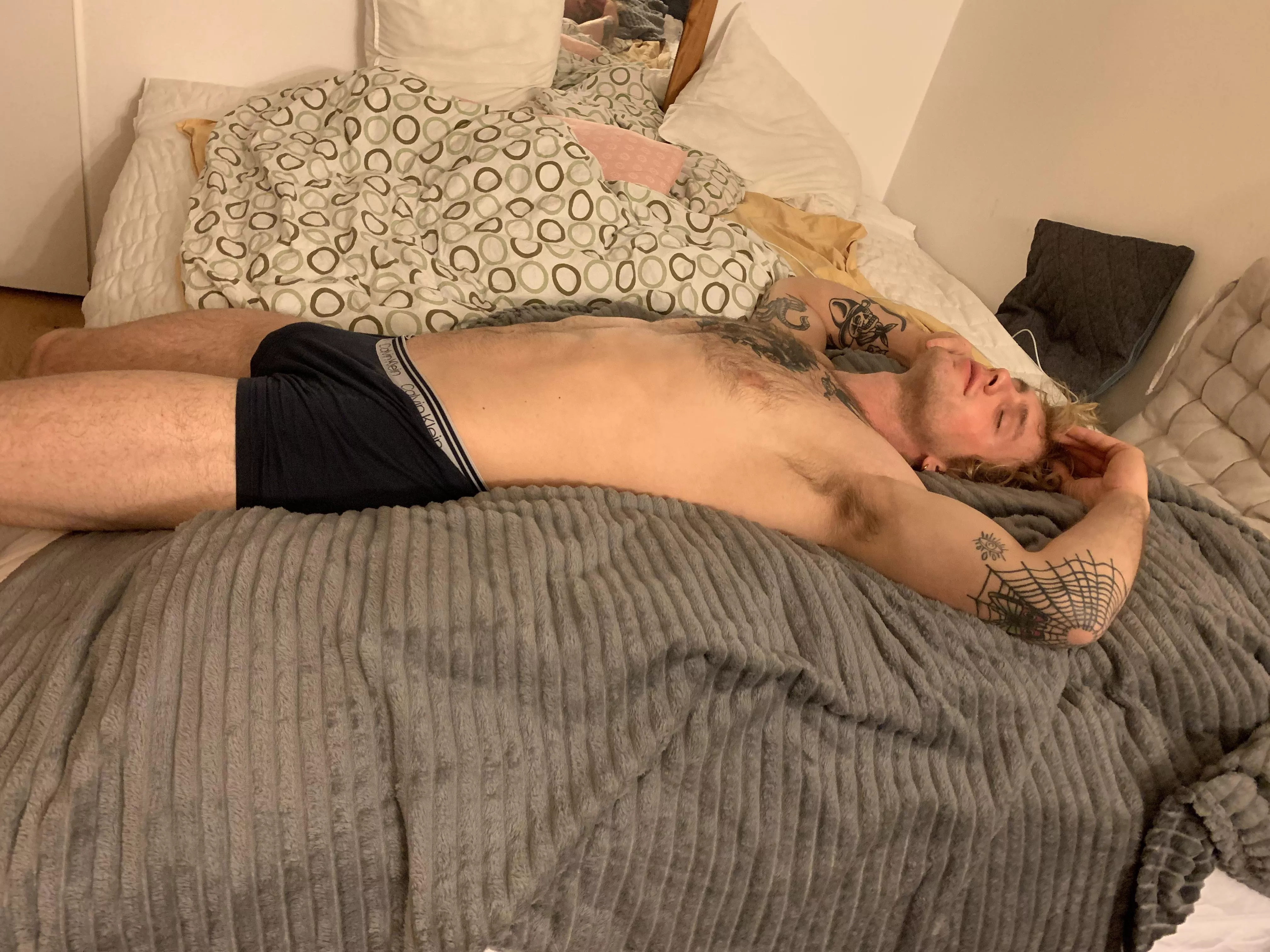 U caught me sleepin like that, what we doin