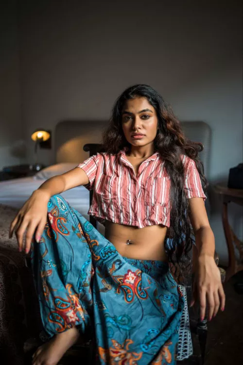 Ufff…. The navel and that face🤤🥵