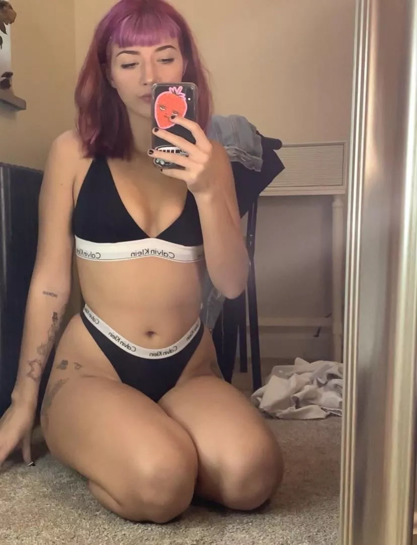 what do you think of my first mirror selfie post??