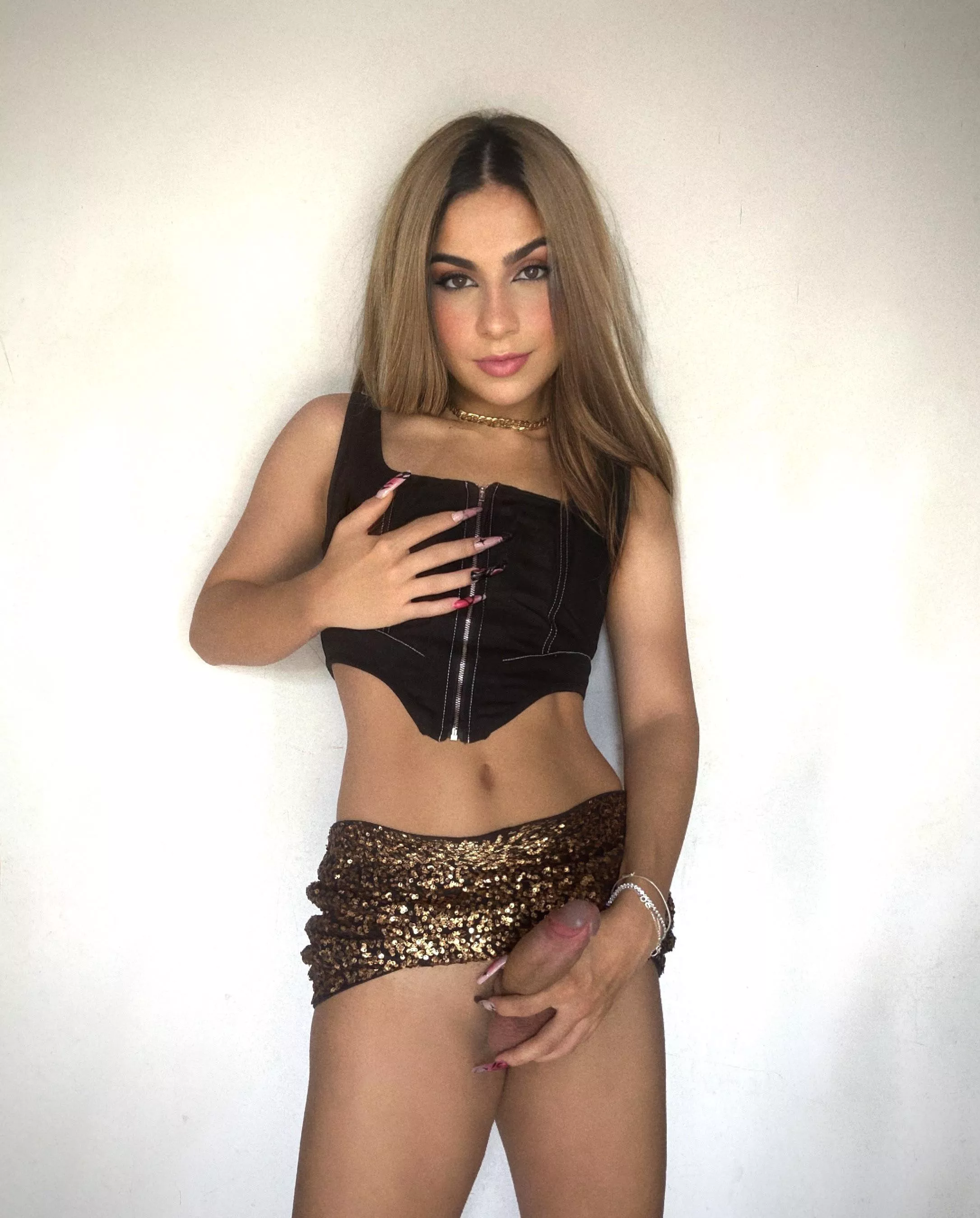 What would you do if you saw me with my skirt up and no panties on? 🔥😈