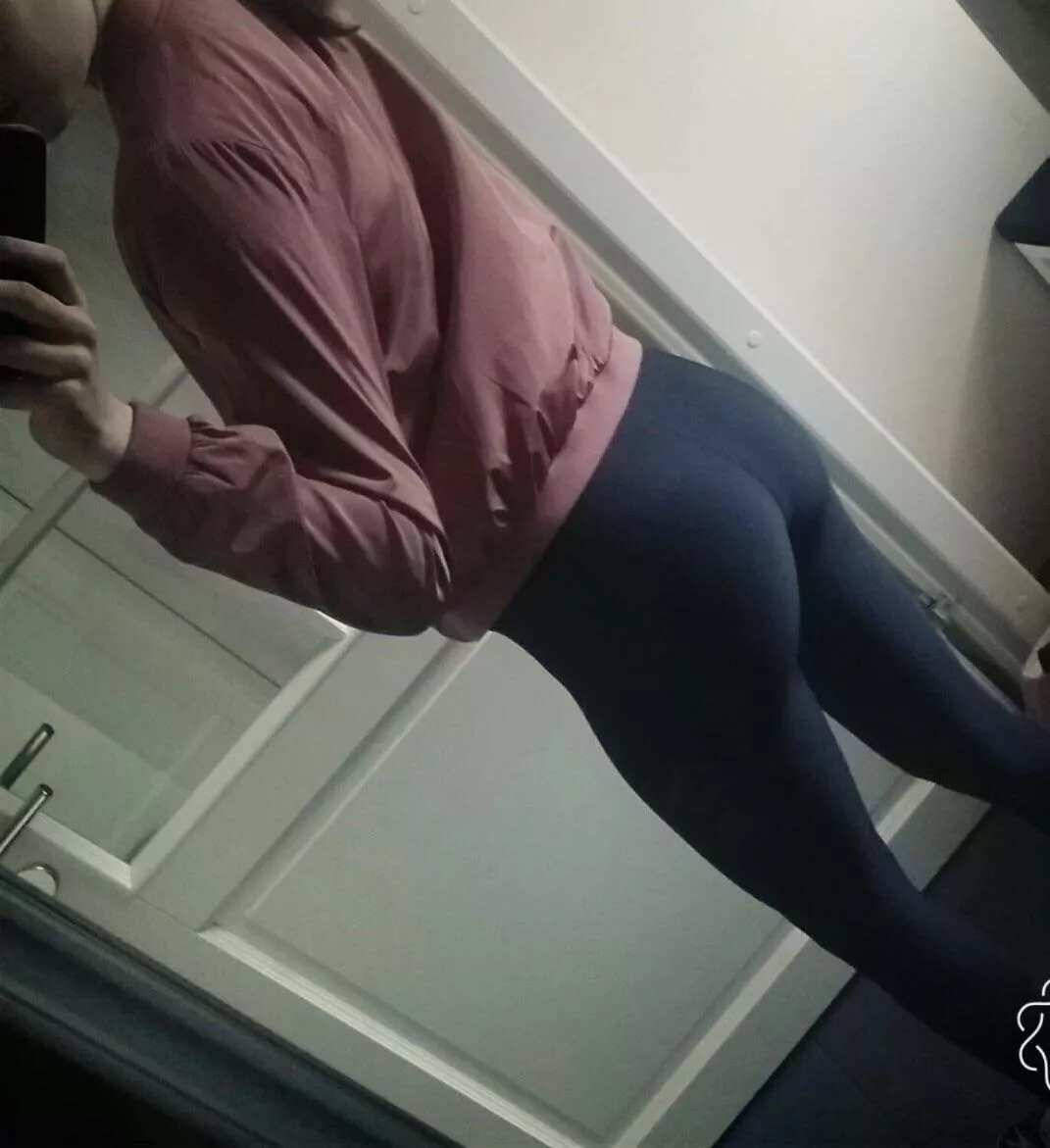 24 years old wife about to hit the gym