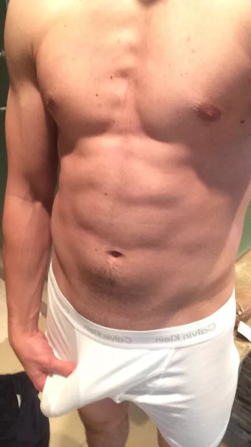 25 UK boy looking for under 23 fit boys for fun. gray_paul22