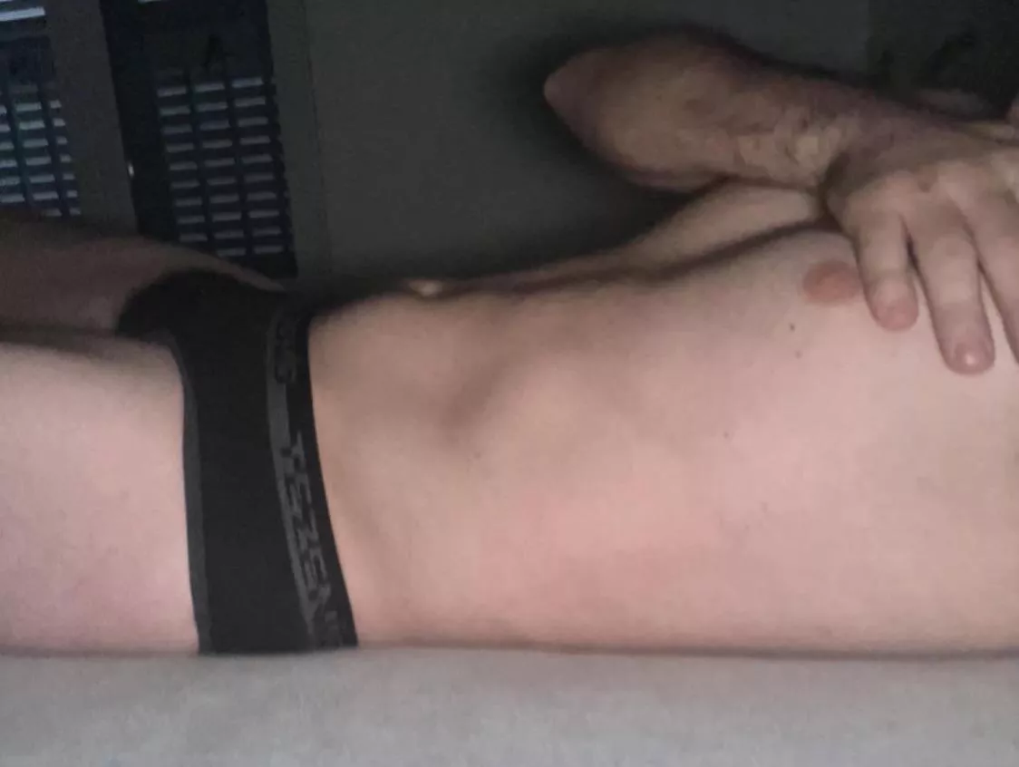 28yo fit hot for live jerkoff. Need some smooth twink. Add me if fit up to my age sna.p: lukebernic