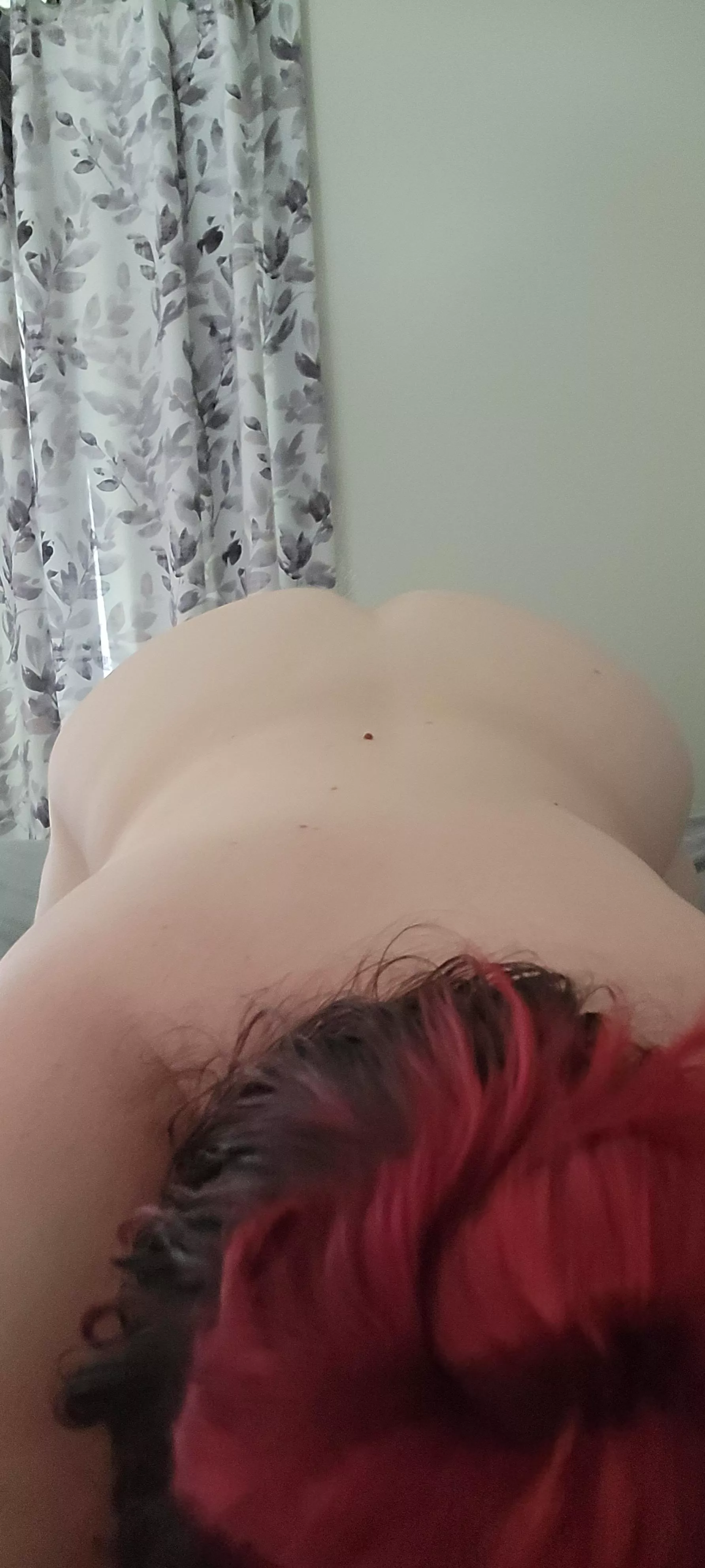 Bend me over and take turns with my tight pussy 🍆💦