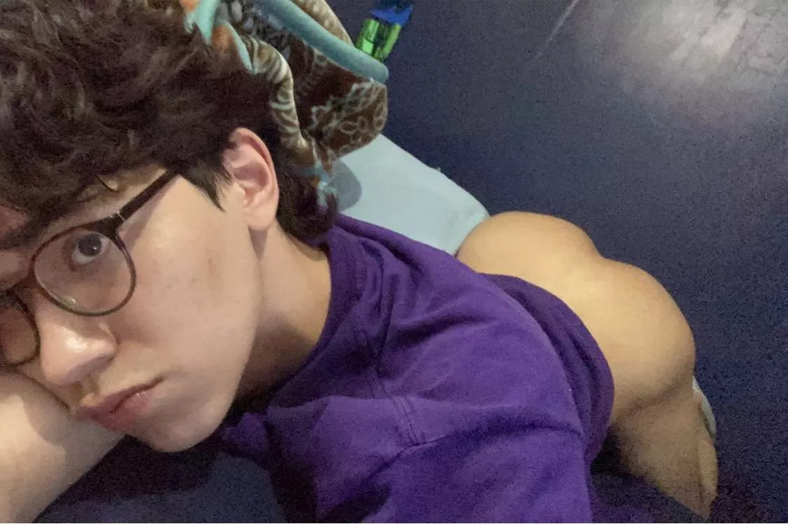 Can i be urs (18) sir? Fit top++ @johngnz09