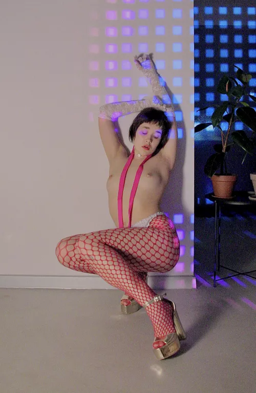 Do the fishnets stay on too? ;)