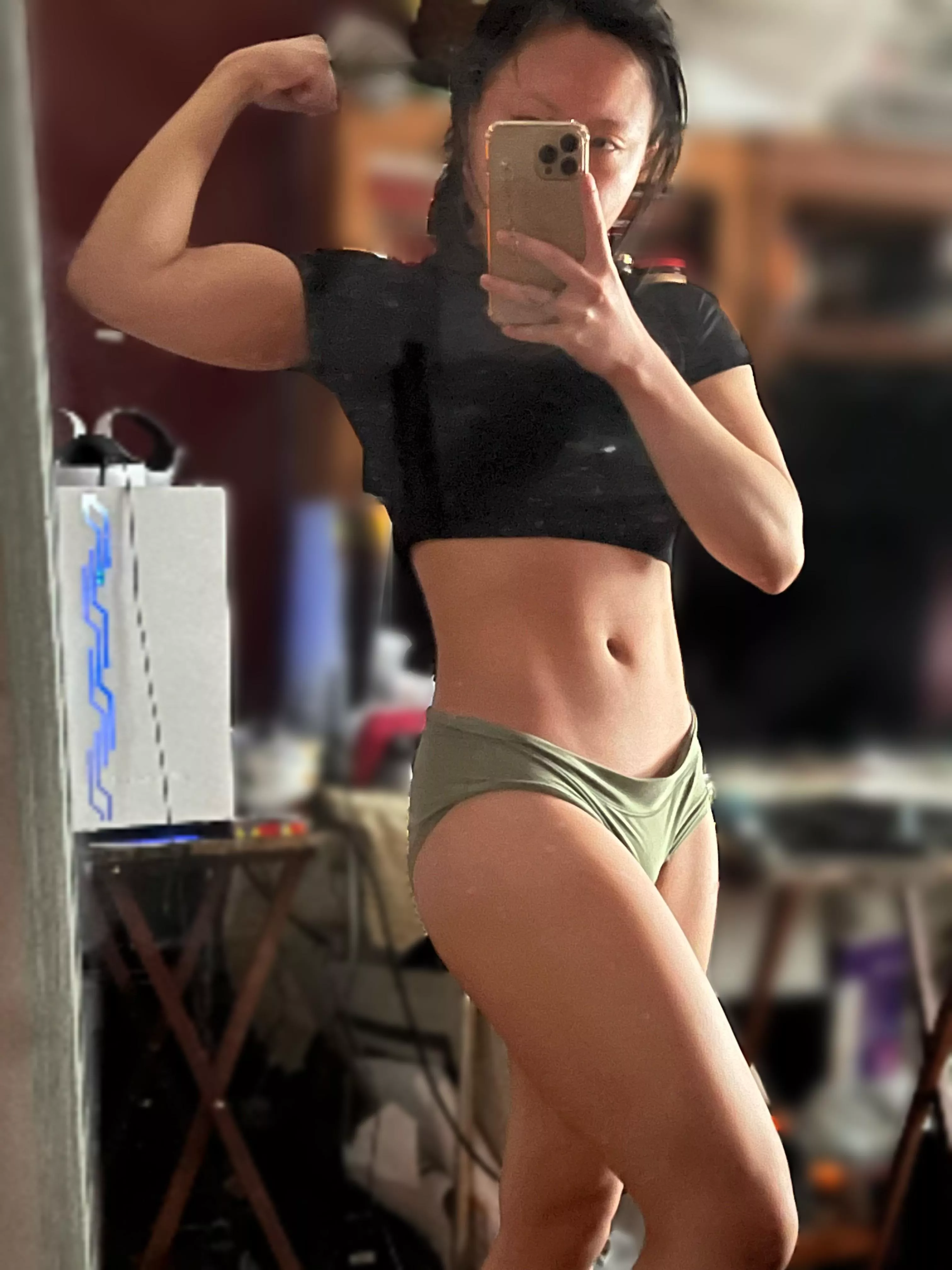 Does anyone else have that problem where the underwear fits the ass but not the waist 😩