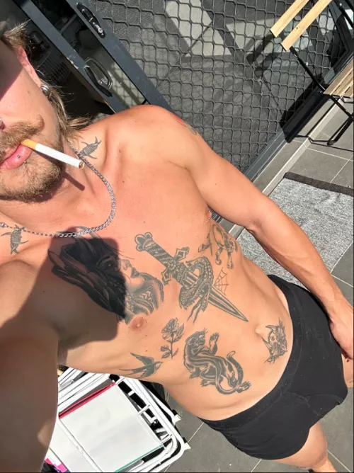 focus on me while i blow my load all over your pretty little face 😮‍💨