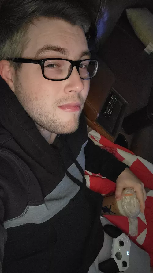 Friday morning dutch bros and overwatch. Just missing a cute guy next to me 😏. Any volunteers?