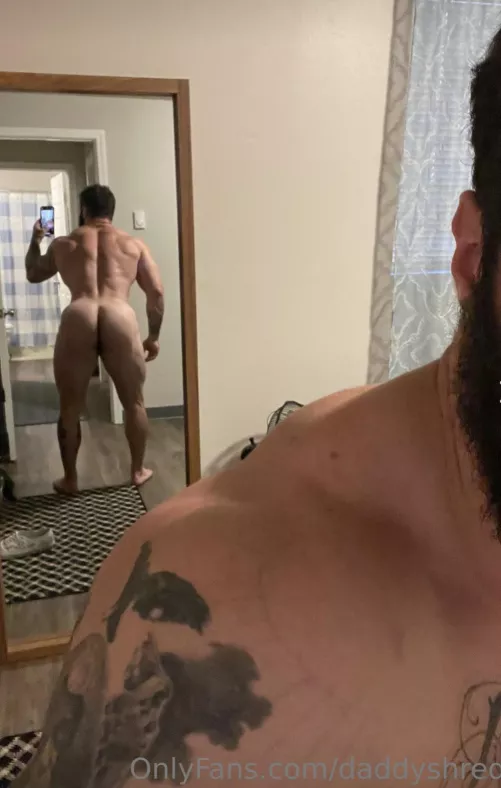 Hamstring flexing😏