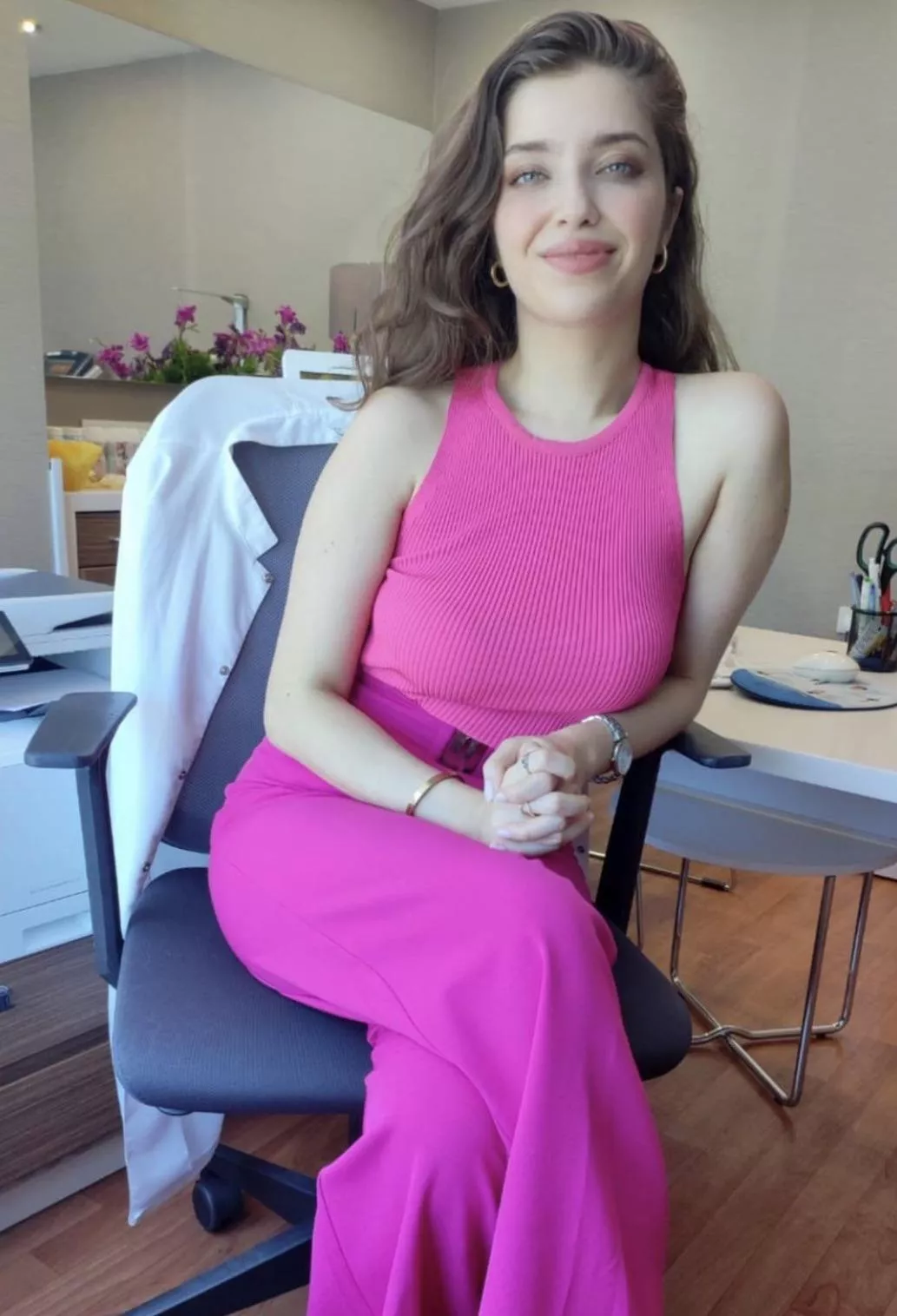 Hey! I’m waiting my boss in office🫦🫶🏻