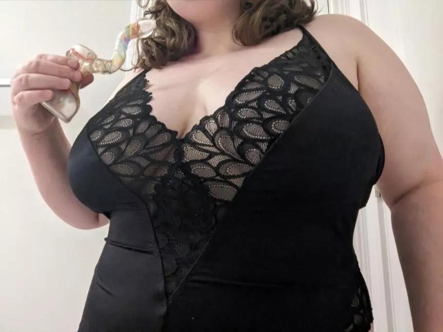 I got this bubbler when I turned 20. I had no idea a year and a half later I would be masturbating with it and showing strangers on the internet.