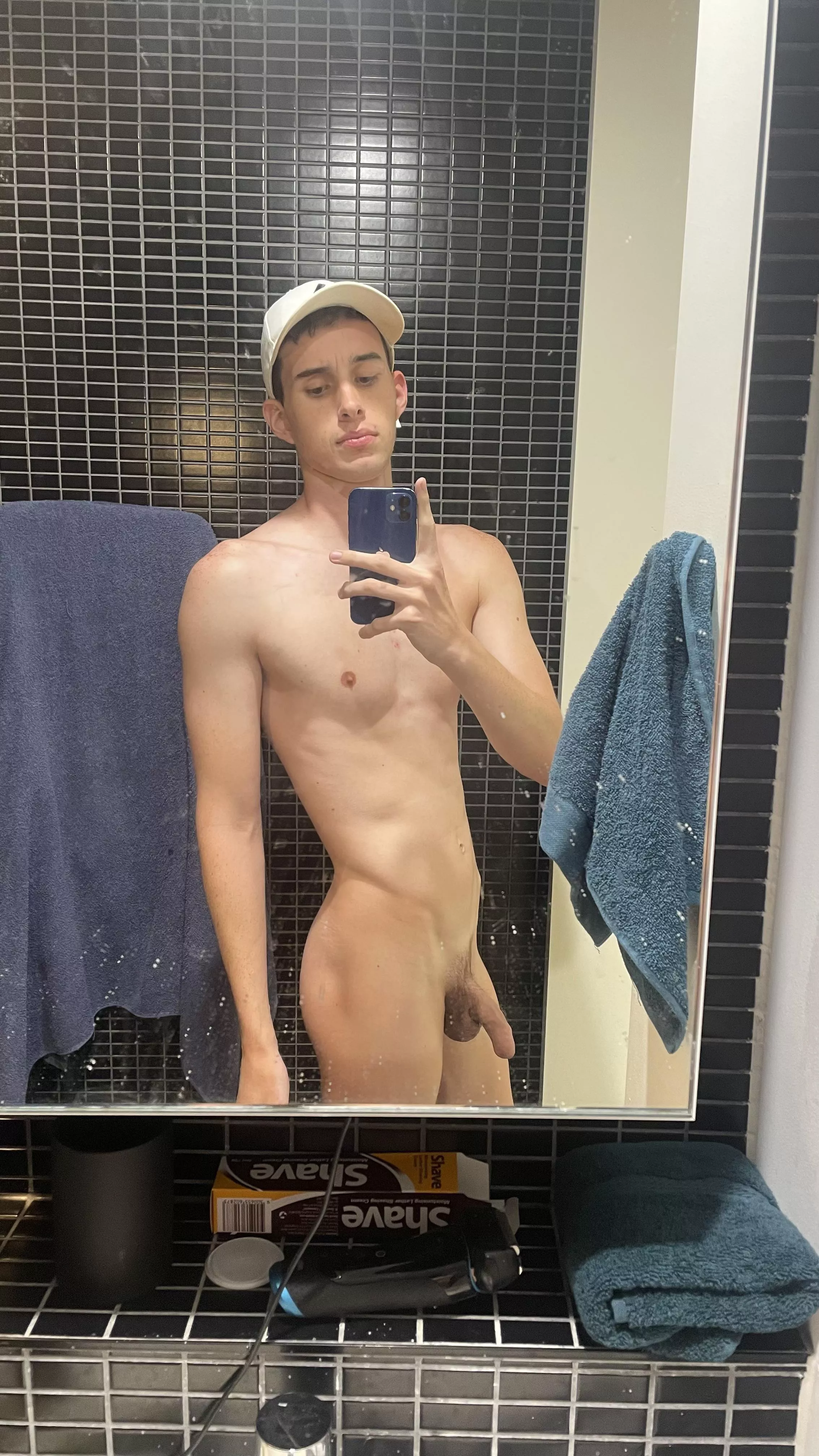 I need to wear white hats more, they really do favours for me