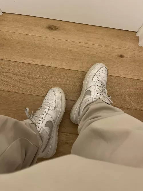 I’m such a dominant guy IRL, but as soon as i open this app the only thing i want to do is be a sadistic sub 🙄🥲