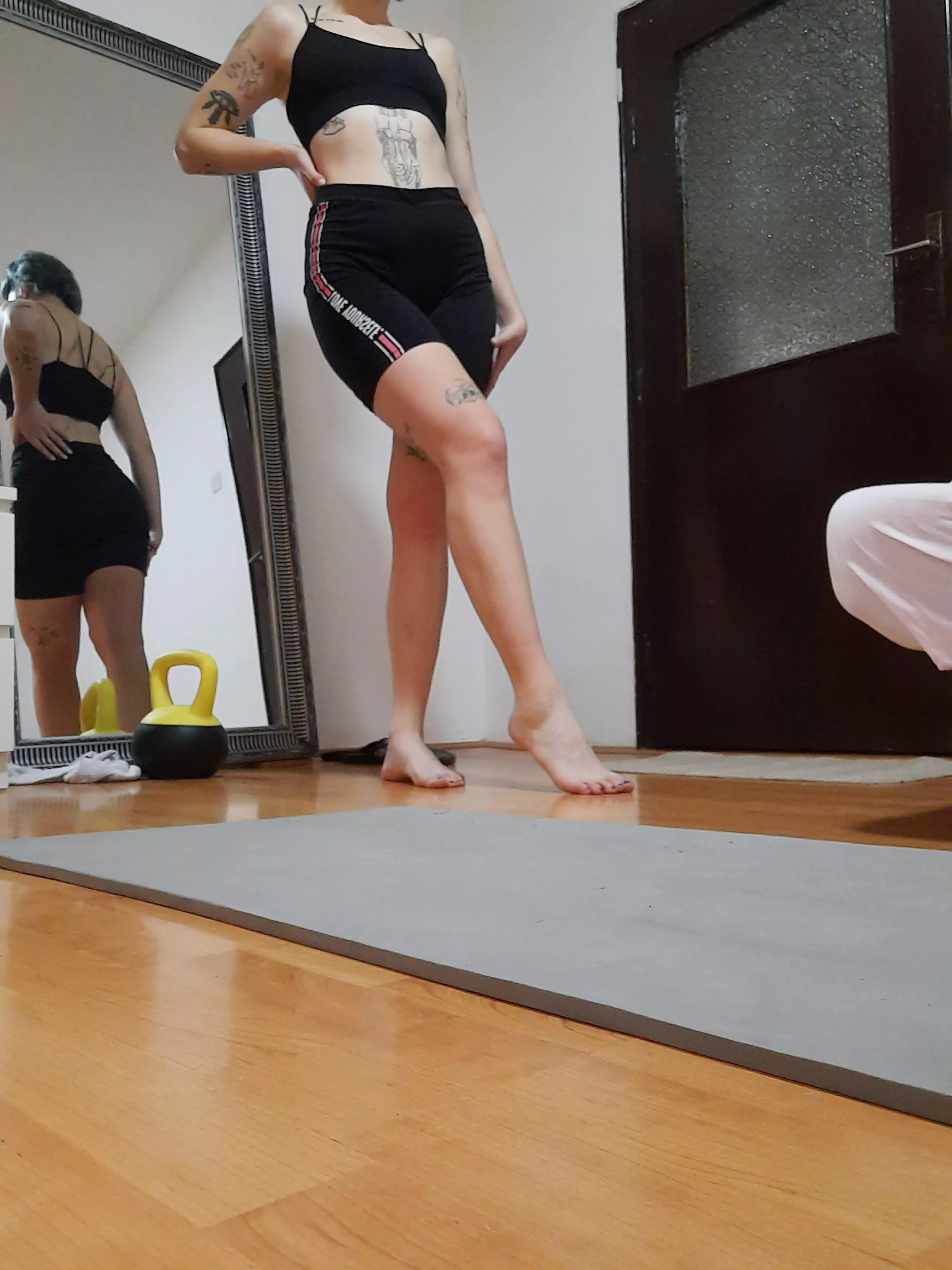 Join me and my sexy long legs for a workout session [6'1][oc][f]