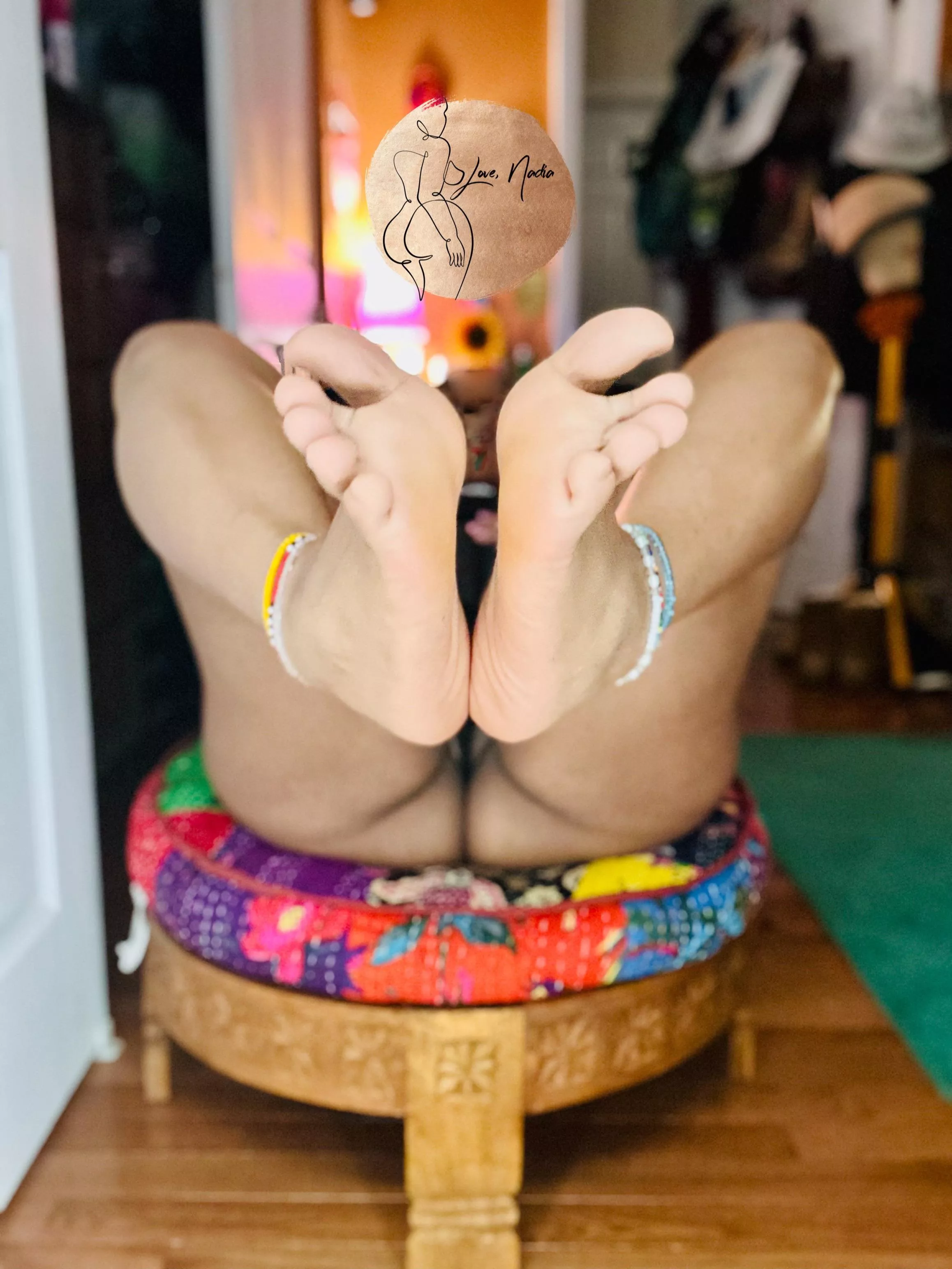 Kiss my toes with your nose 💕🦶🏽👃(OC)