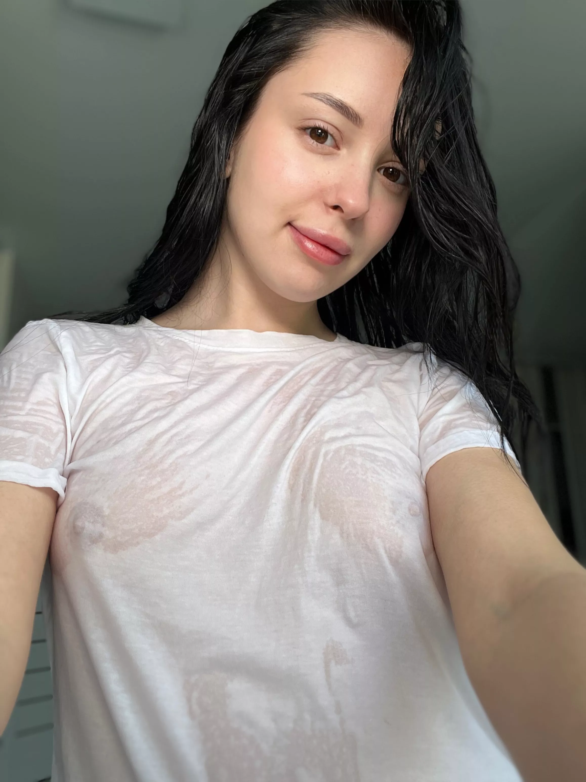 Lets get wet together😏